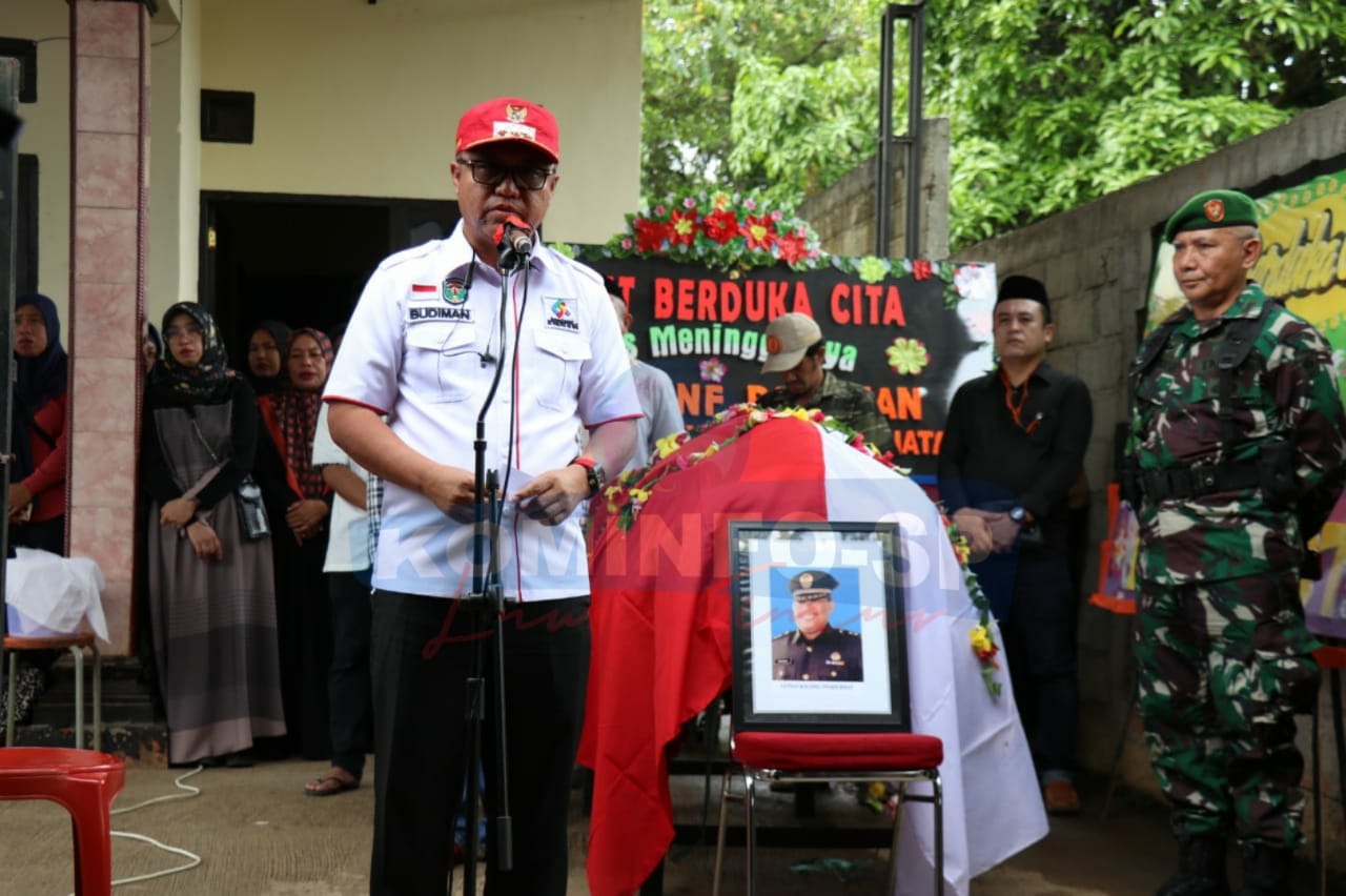 Bupati Luwu Timur Hadiri Upacara Pemakaman Jenazah Letkol (Purn.) Rochman