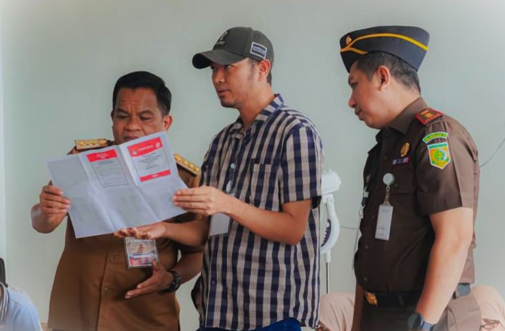 Pj. Bupati Jeneponto Tinjau Pengemasan Surat Suara Pemilu 2024