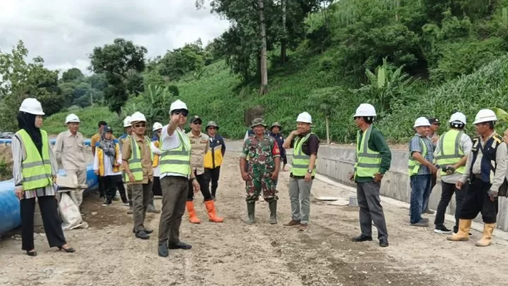 Ketua dan Anggota Komisi III Didampingi Wakil Ketua DPRD Jeneponto Pastikan Irigasi Kelara Kareloe Berfungsi